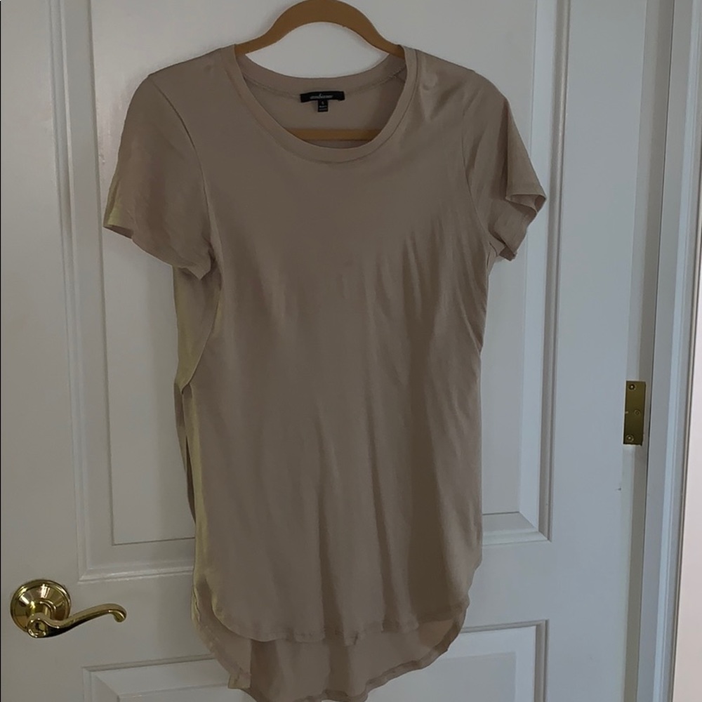 WOMENS SMALL tan t-shirt